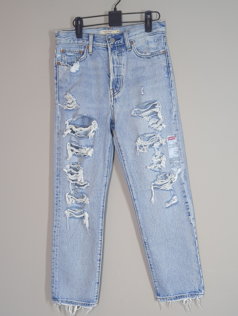 Levi's Women's Wedgie Straight Light Wash Distressed Boyfriend Jeans Nwt 26